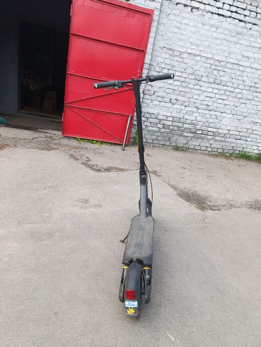 Продаю самокат ninebot max g2