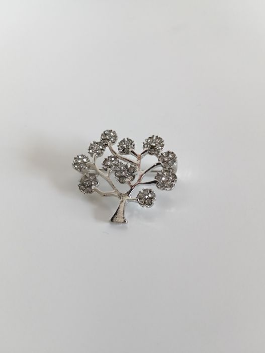 Broszka drzewo kolor srebrny
