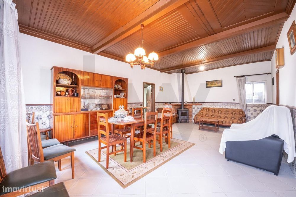 Moradia térrea T3 com terreno e anexos - Gesteira