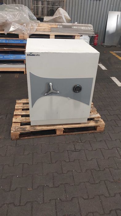 Sejf gabinetowy elektroniczny 72x75x92 – solidny, bezpieczny, jak nowy