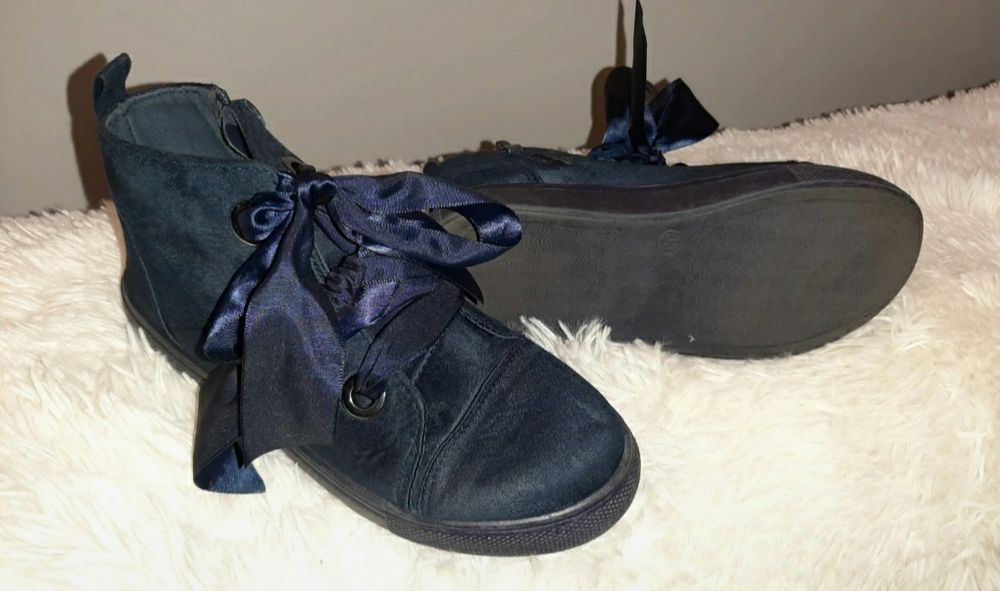 Zamszowe botki dla dziewczynki