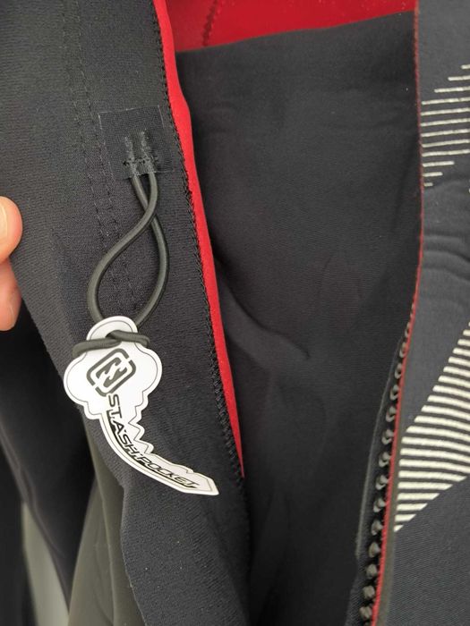 Fato Surf NOVO Billabong Wetsuit Foil com gorro