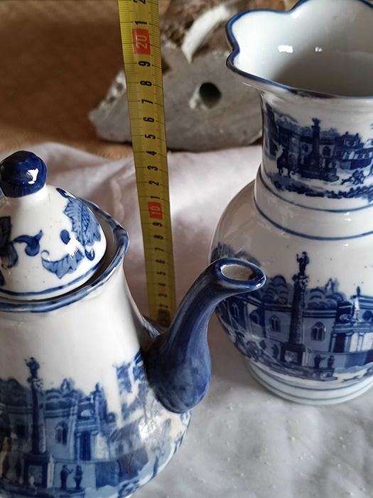 Bule e 2 Jarros de estilo Vitoriano