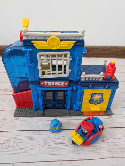 Super Things komisariat policji