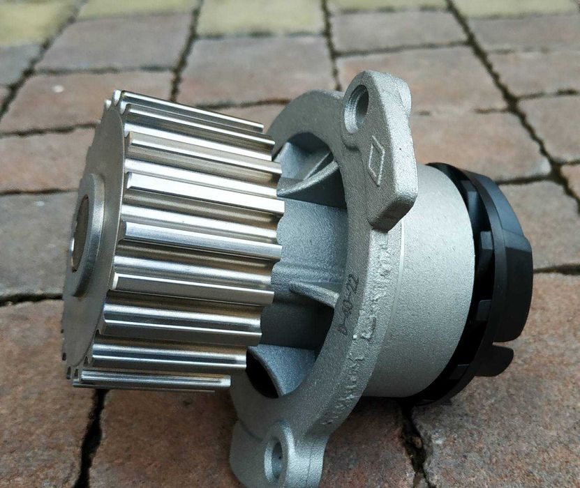 Помпа • Насос водяной •  Приора ВАЗ 21126 •  Dolz.