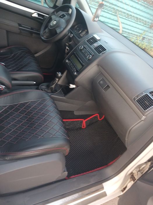Продаю чудовий сімейний автомобіль який непотребує вкладень.