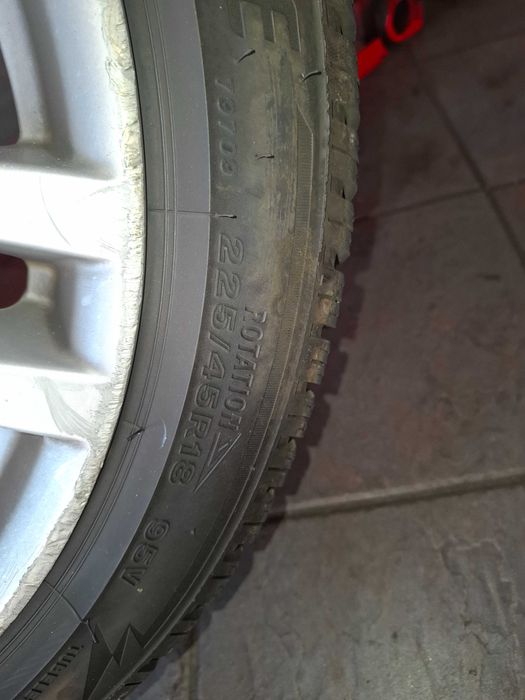 2 pneus bridgestone  225- 45 R 18