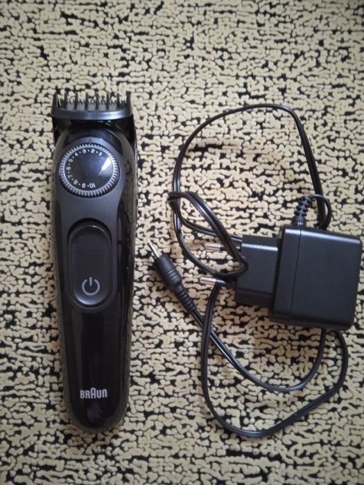 Машинка для стрижки,і машинка для стрижки брів бакенбардів.