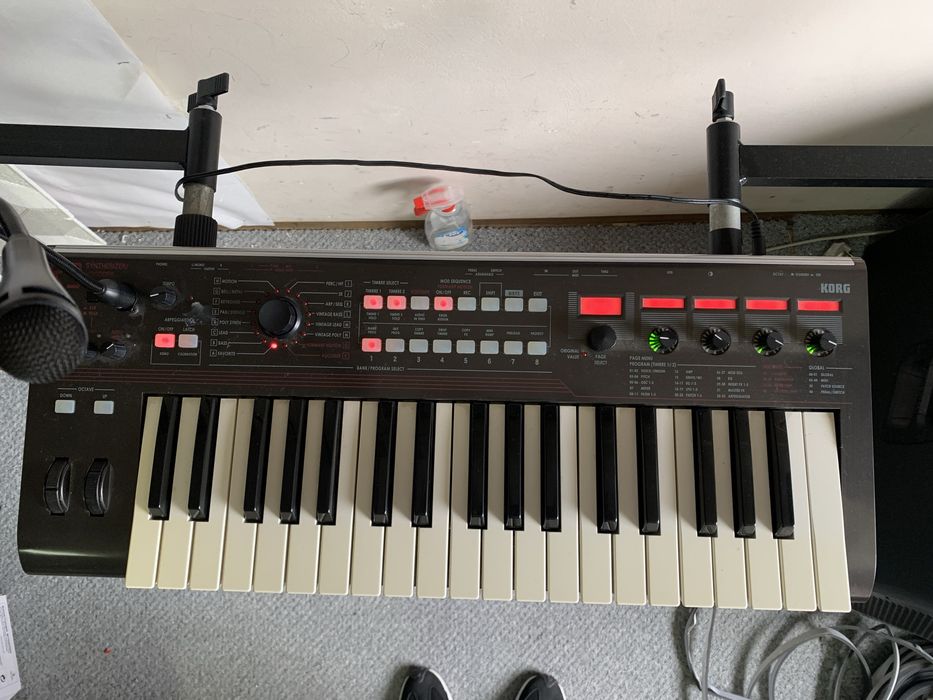 KORG  R3 syntezator
