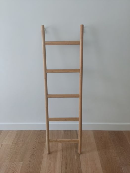 Escada em bambu IKEA SATSUMAS