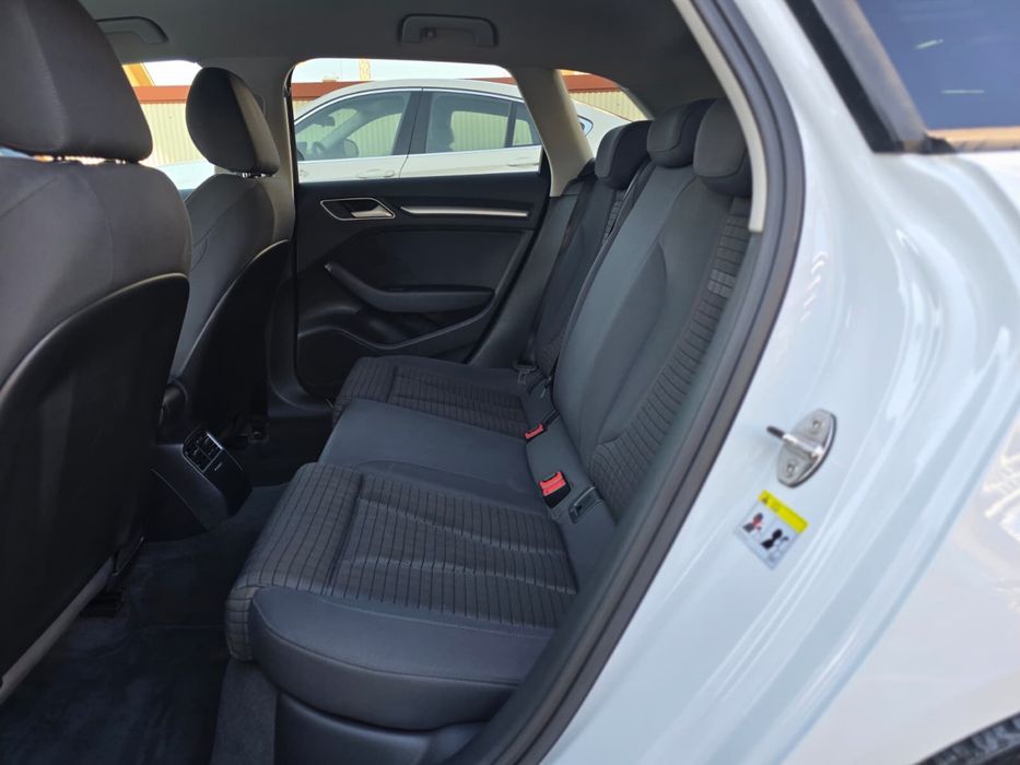 Audi A3 Sportback 8V S line 1.6Tdi 110Cv (LOOK RS3)