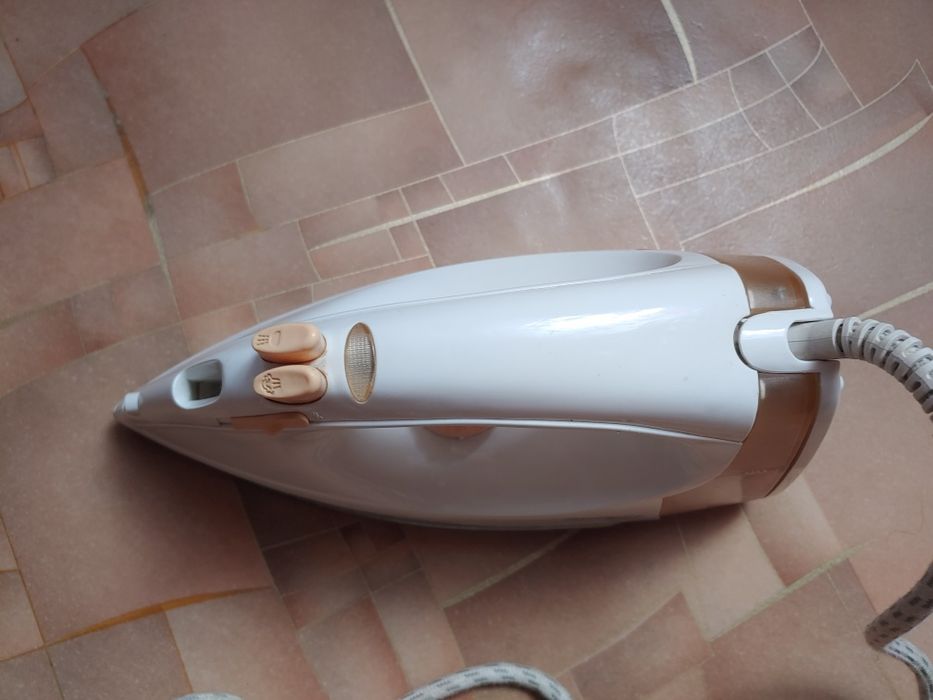 Продам полностью рабочий утюг Binatone  SI-2001