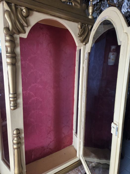 Oratório antigo, pintado