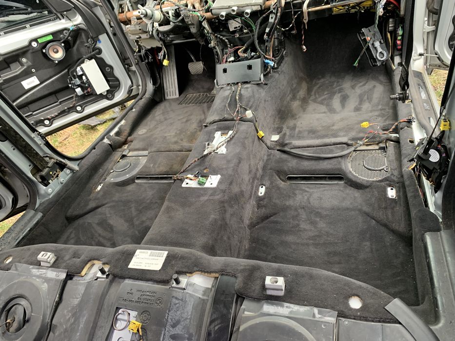 Салон BMW E65 сиденья диван карти обшивкі ковролін стойки консоль БМВ