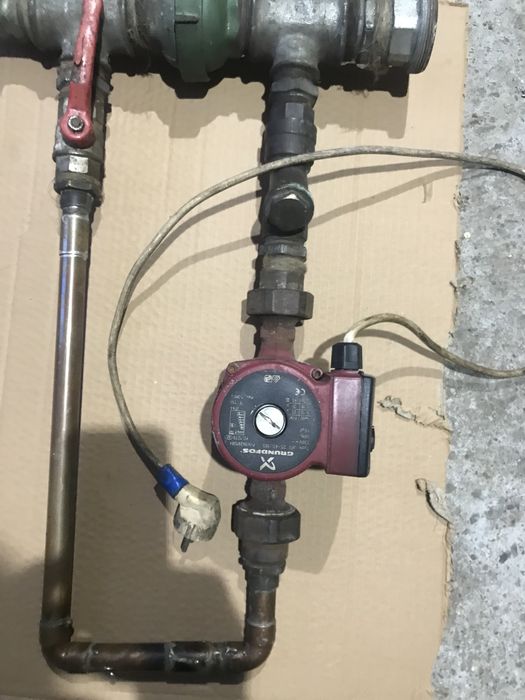 Grundfos Pompka obiegowa do pieca centralnego zestaw stan bardzo dobry