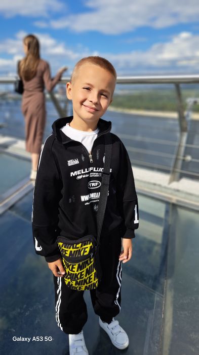 Спортивный костюм на хлопчика