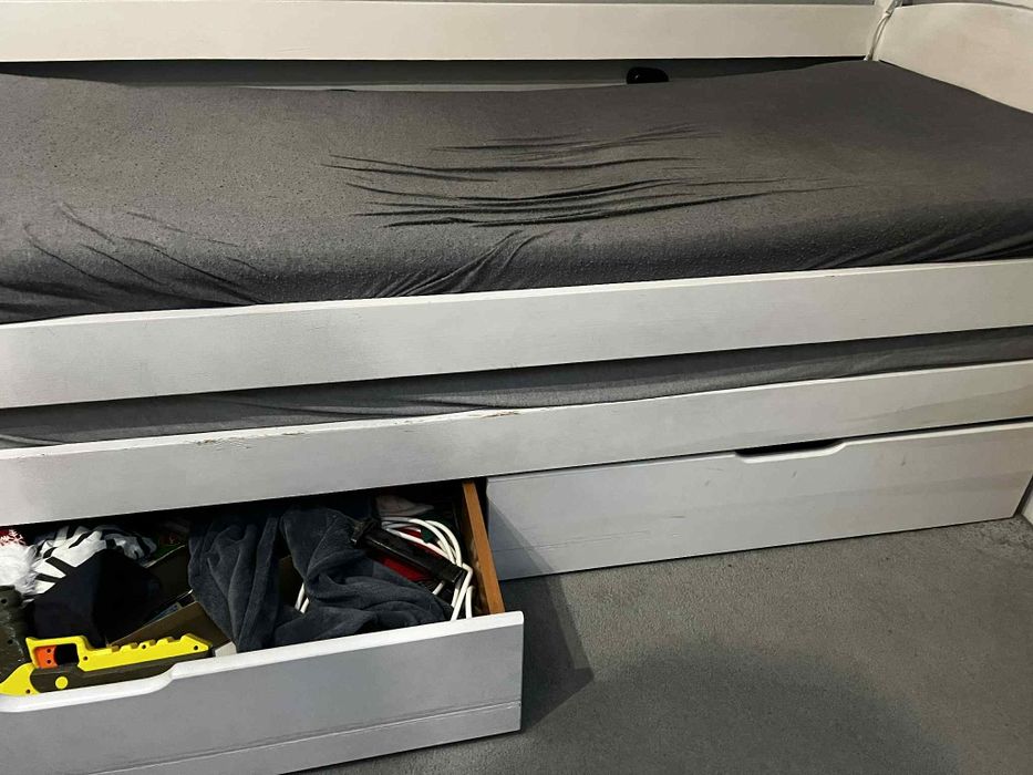 Łóżko drewniane białe