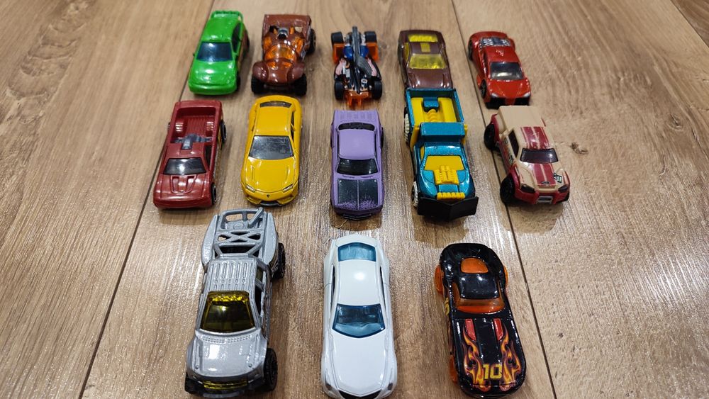 Autka resoraki Hot Wheels 15 szt