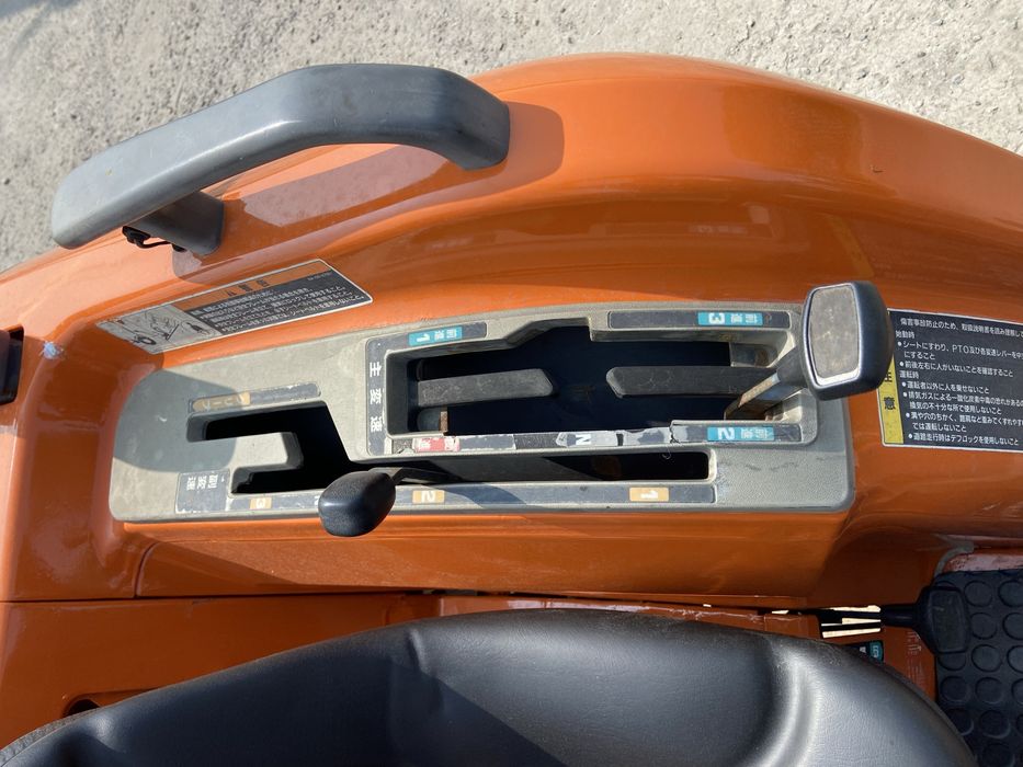 Трактор Hitachi NZ215, Японський міні трактор