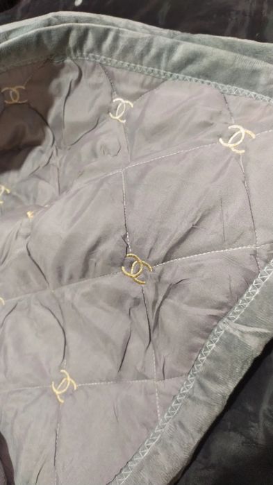 Брендове двостороннє велюрові котонові покривал з логотипом «Chanel»