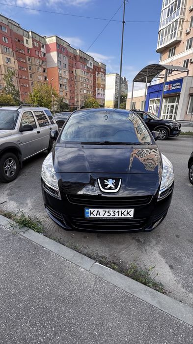 Peugeot     5008