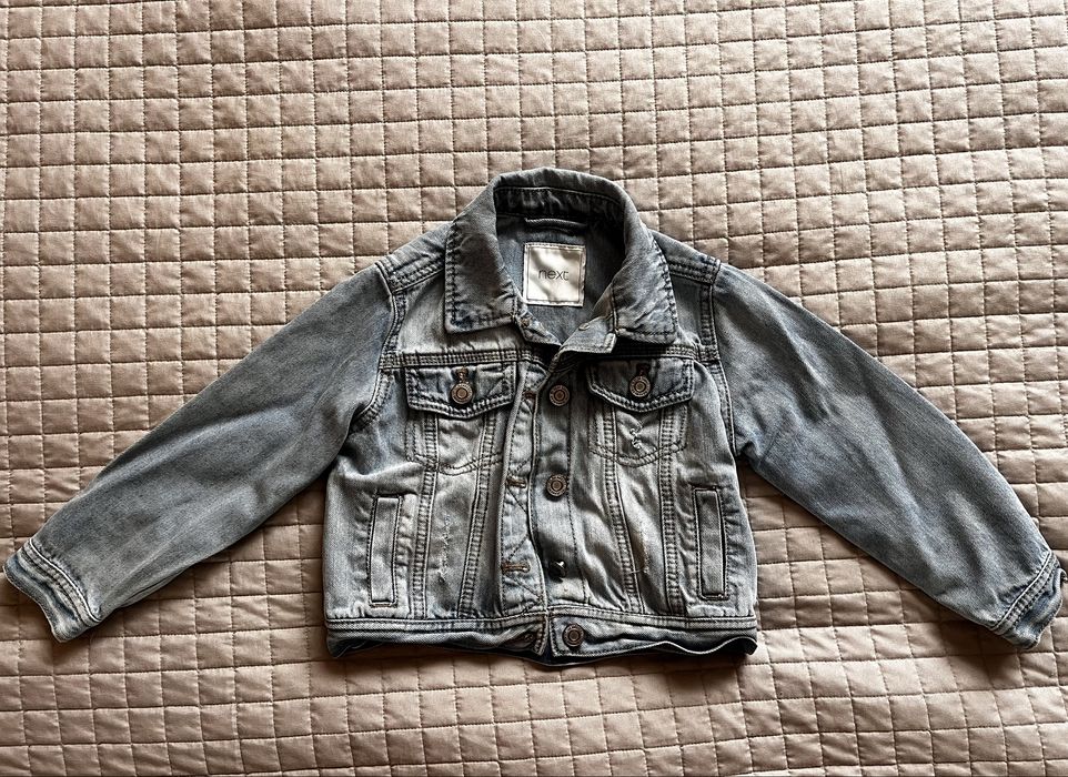 Джинсова куртка на дівчинку