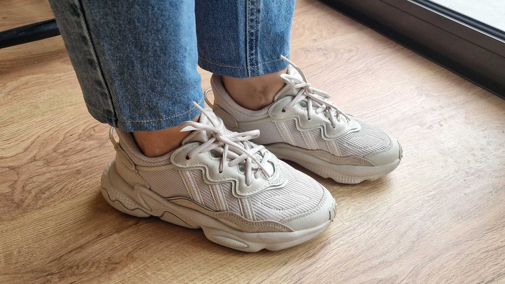 Sapatilhas Adidas Ozweego - Creme/bege claro