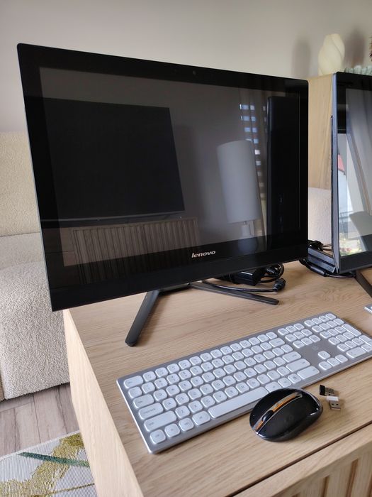 Komputer Lenovo AIO cena za sztukę ekran dotyk