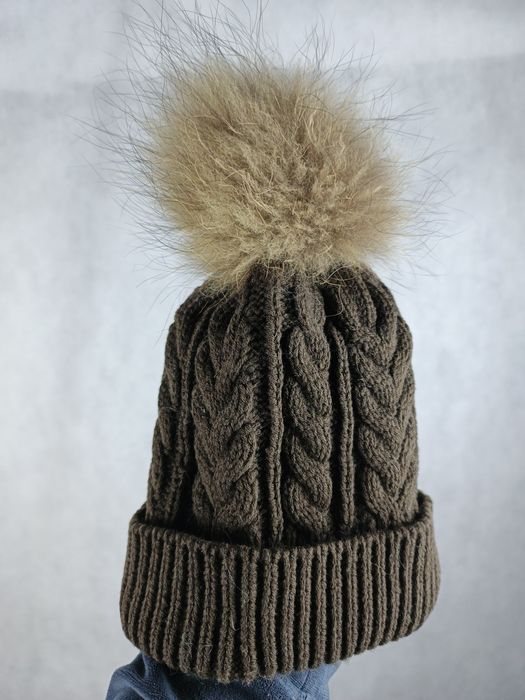 Ciepła brązowa czapka Sense z uroczym pomponem one size idealna na zim