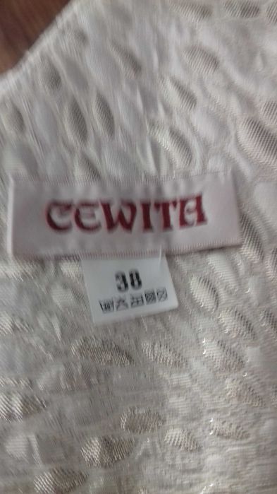 sukienka ze złotą nitką