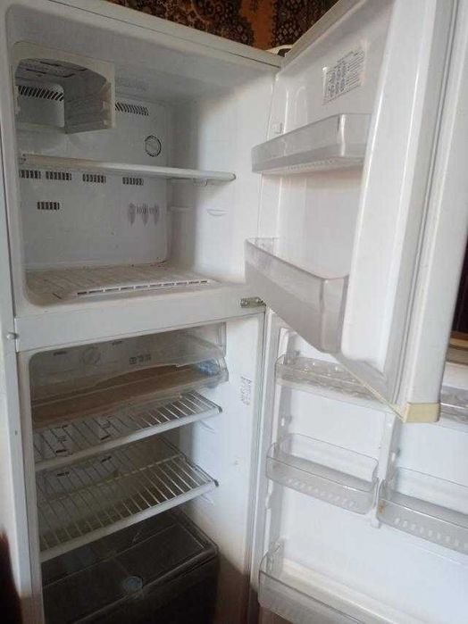 Продам холодильник Самсунг саморозморозка