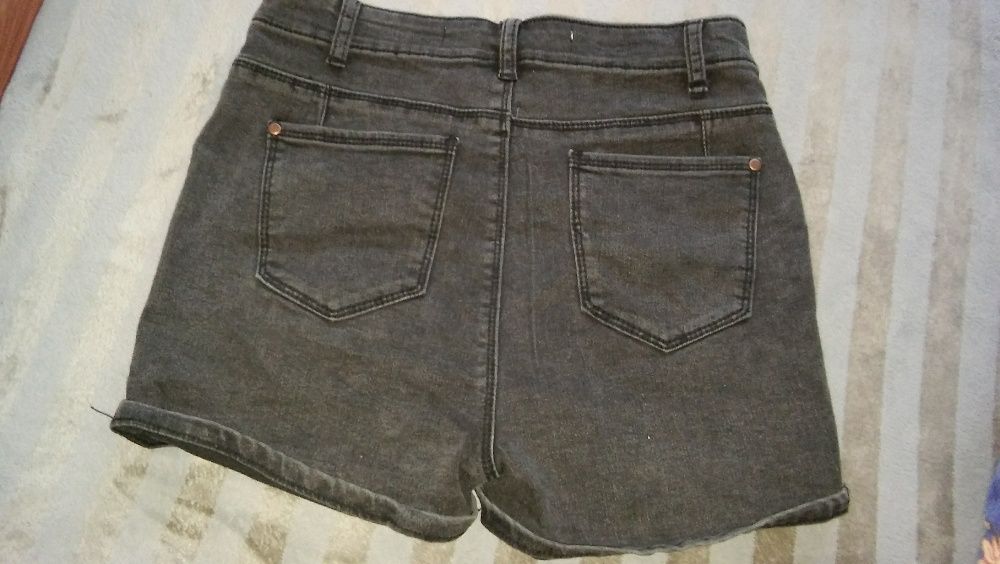 Krotkie spodenki r.L 40 wyzszy stan lycra zaproponuj cene