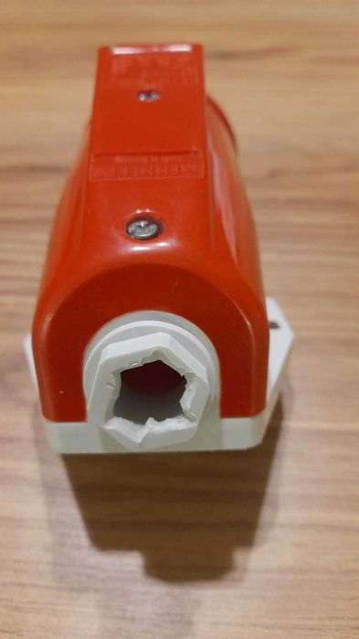 Gniazdo siłowe, stałe, natynkowe. 16A 4P 6H 400V IP44 MENNEKES