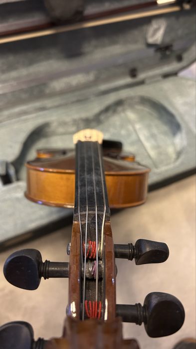 Viola de arco como nova