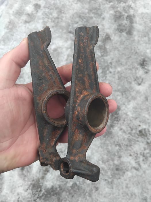 Коромисло клапанів