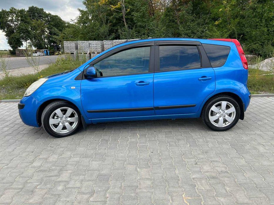 Автомобіль Nissan Note