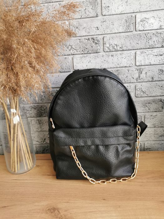 Czarny plecak z ekoskóry