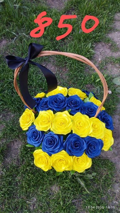 Троянди з атласної стрічки