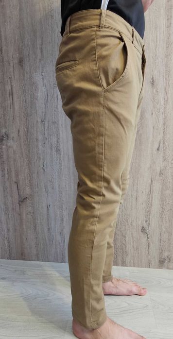 Sprzedam męskie spodnie CROPP Slim Fit w rozmiarze 30.
