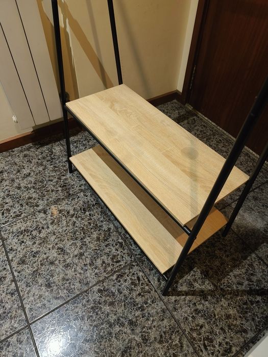 Suporte de cabide com prateleiras