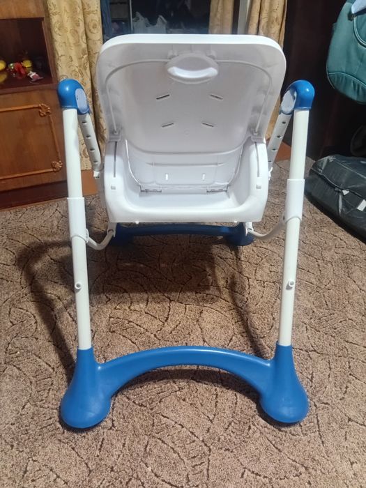 Продам стульчик для кормления.