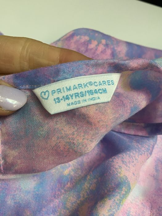 Tres fatos de banho e dois vestidos de praia