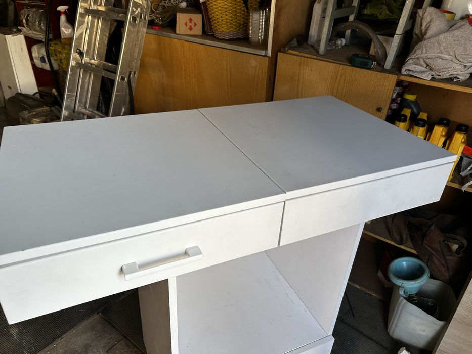 Підвісна тумба монтується до стіни