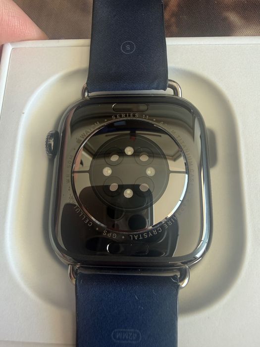 Apple Watch Series 11 - 42mm Titanium - black - GPS+Cellular