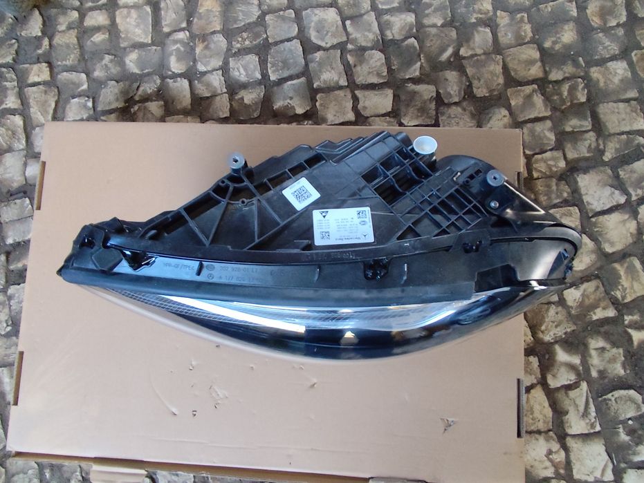 Farol esquerdo Mercedes W177