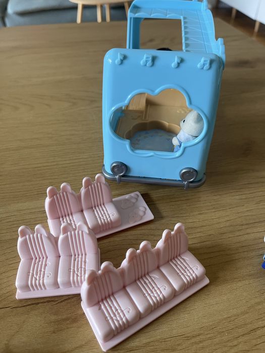 Autobus szkolny i figurki Sylvanian Families
