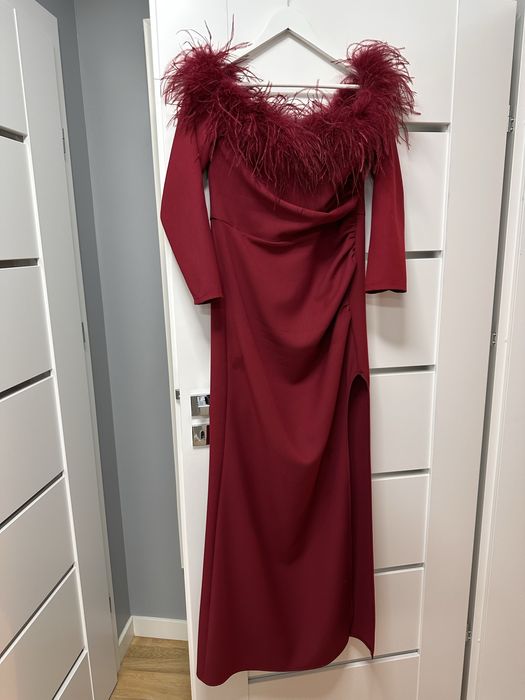 Sukienka Meryl, bordowa z piórami, Lou