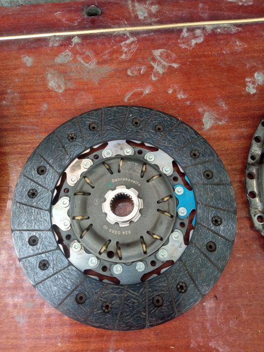 Двохмасовий маховик