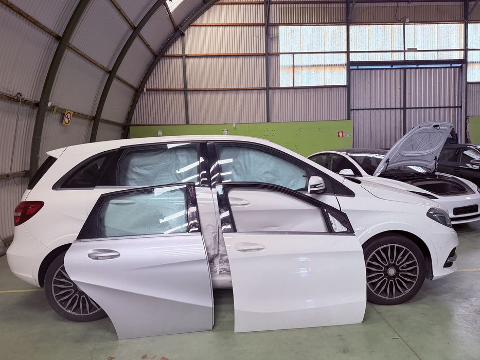 Mercedes B250E elétrico 2016 com as portas incluídas