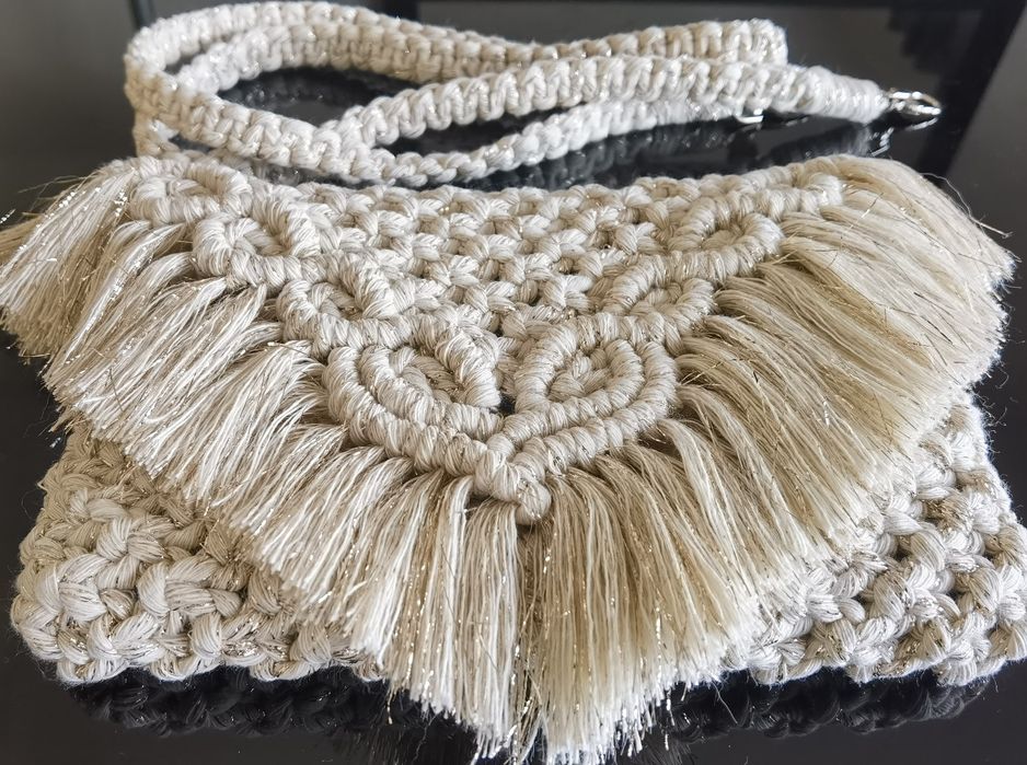 Bolsa com alsa amovivel, em macramé